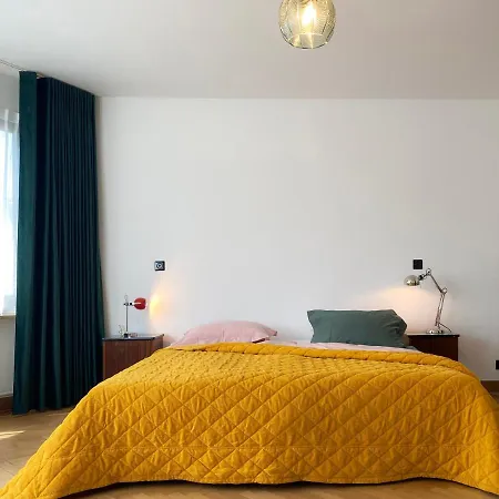 Family Floor - La Couronne - Authentiek Met Veel Lichtinval