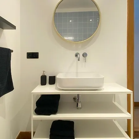 Apartament Family Floor - La Couronne - Authentiek Met Veel Lichtinval