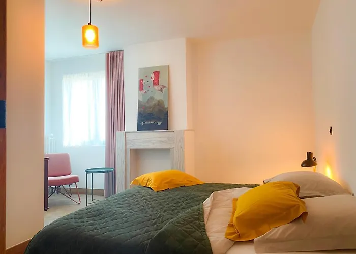 Apartment Family Floor - La Couronne - Authentiek Met Veel Lichtinval